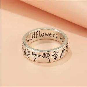 NWT Boutique Silver Flower Daisy Ring